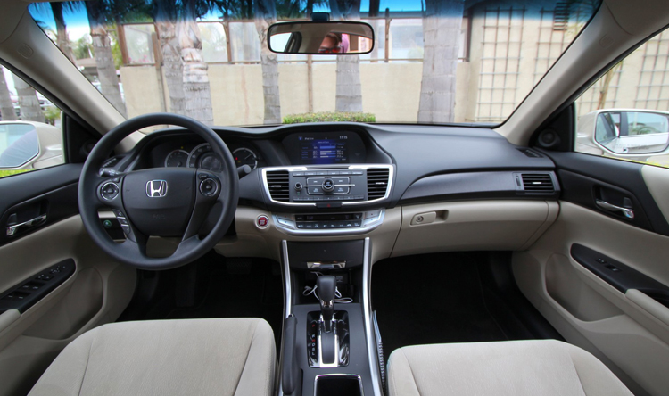 Honda Accord - салон