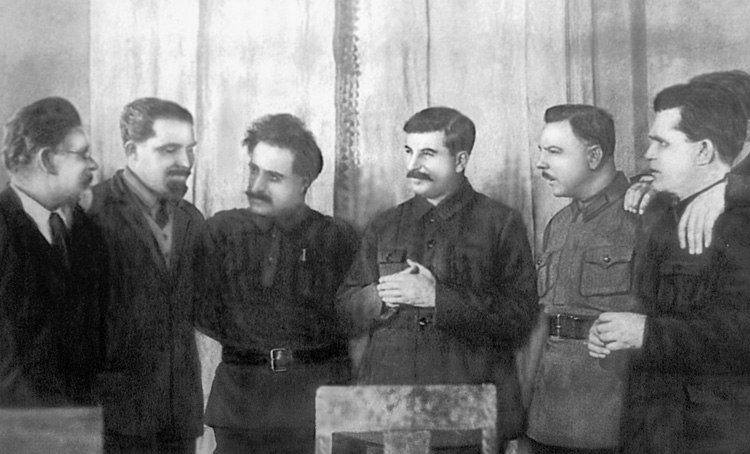 Сталин с окружением