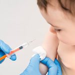 Стоит ли делать прививки детям — плюсы и минусы