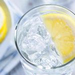 Лимон с водой натощак — плюсы и минусы для здоровья