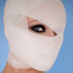 Стоит ли делать пластическую операцию на лице?