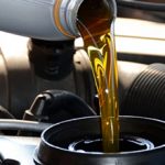 Стоит ли менять масло в МКПП: плюсы и минусы