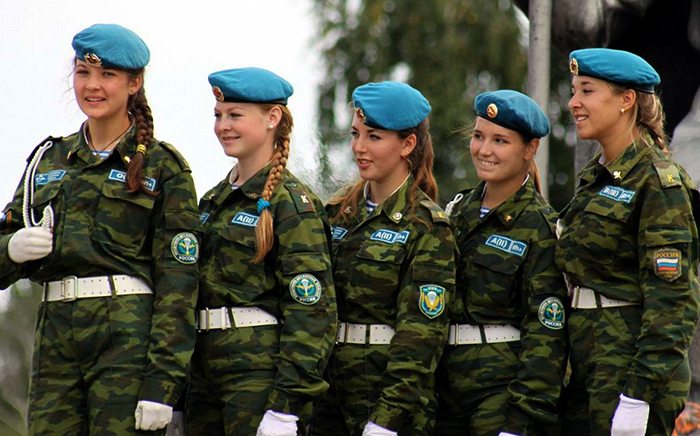 Красивые девушки в армии