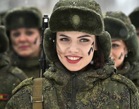 Стоит ли девушке идти в армию: плюсы и недостатки