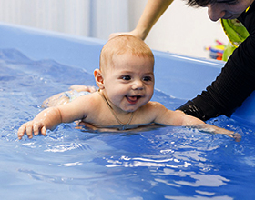 Плавание для Детей. Плюсы, минусы и предостережения. Плаваем с рождения