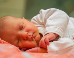 Желтушка у новорожденных — причины и последствия