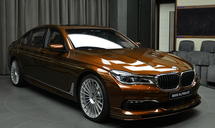 Новый коричневый BMW