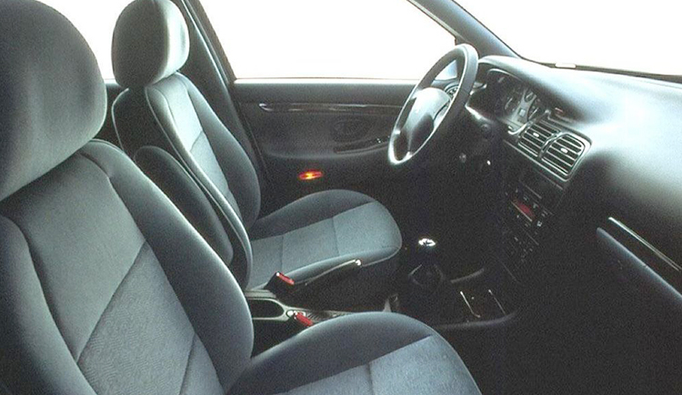 Салон Peugeot 406
