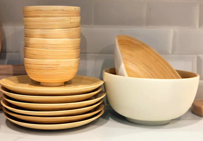 Бамбуковые тарелки и чаши