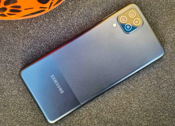 Задняя сторона Samsung Galaxy M12