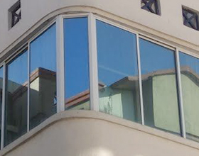 Алюминиевое остекление балкона: основные плюсы и минусы
